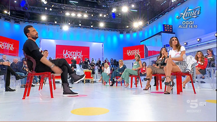 Uomini e Donne, puntata di oggi 19 gennaio 2023: Federico vuole l’esterna con Carola, Armando contro Andree