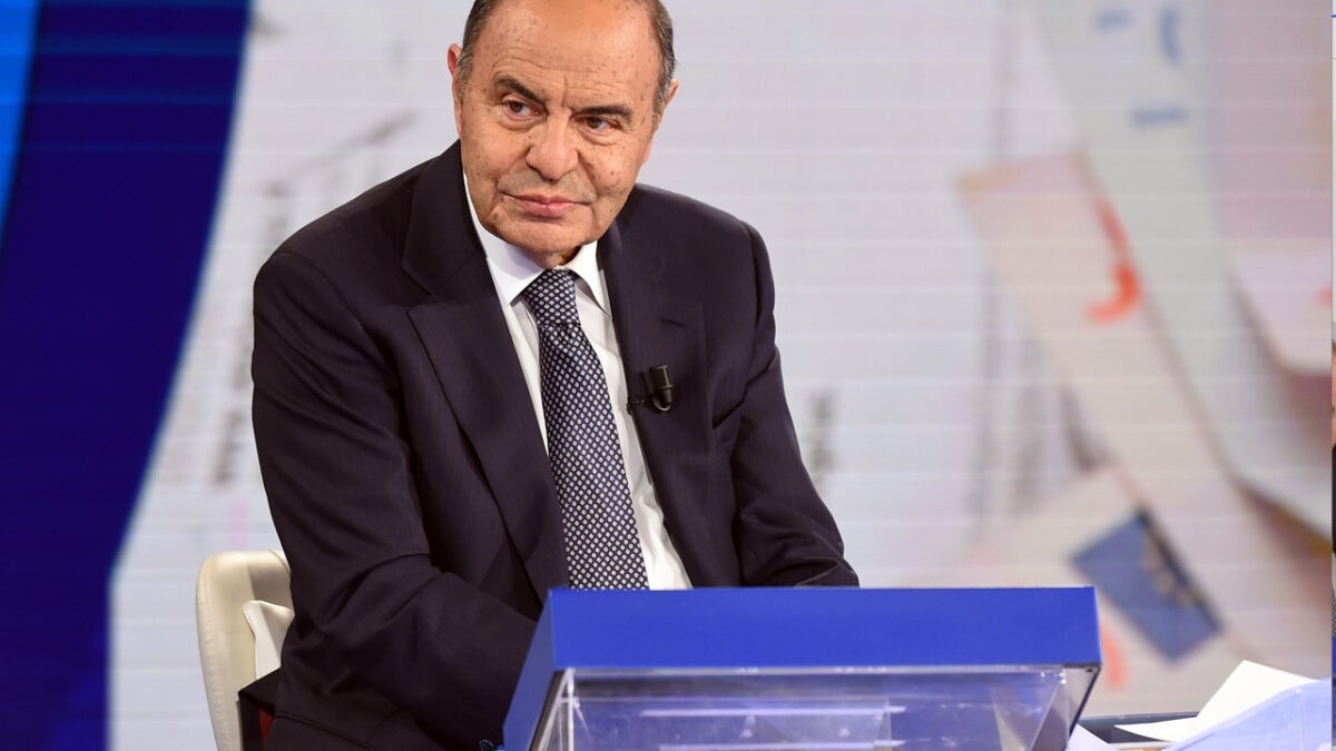 Bruno Vespa l’uomo del momento in Rai (con polemica) e la solita idea della striscia informativa