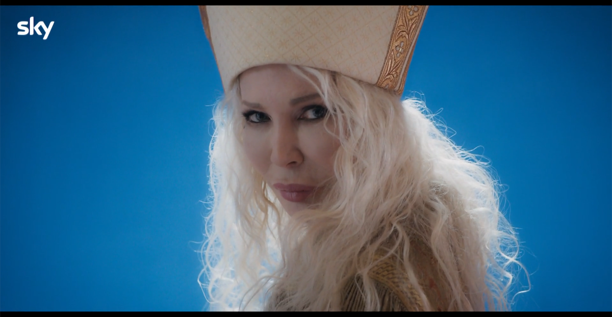 Ivana Spagna diventa The Lady Pope per Call My Agent Italia