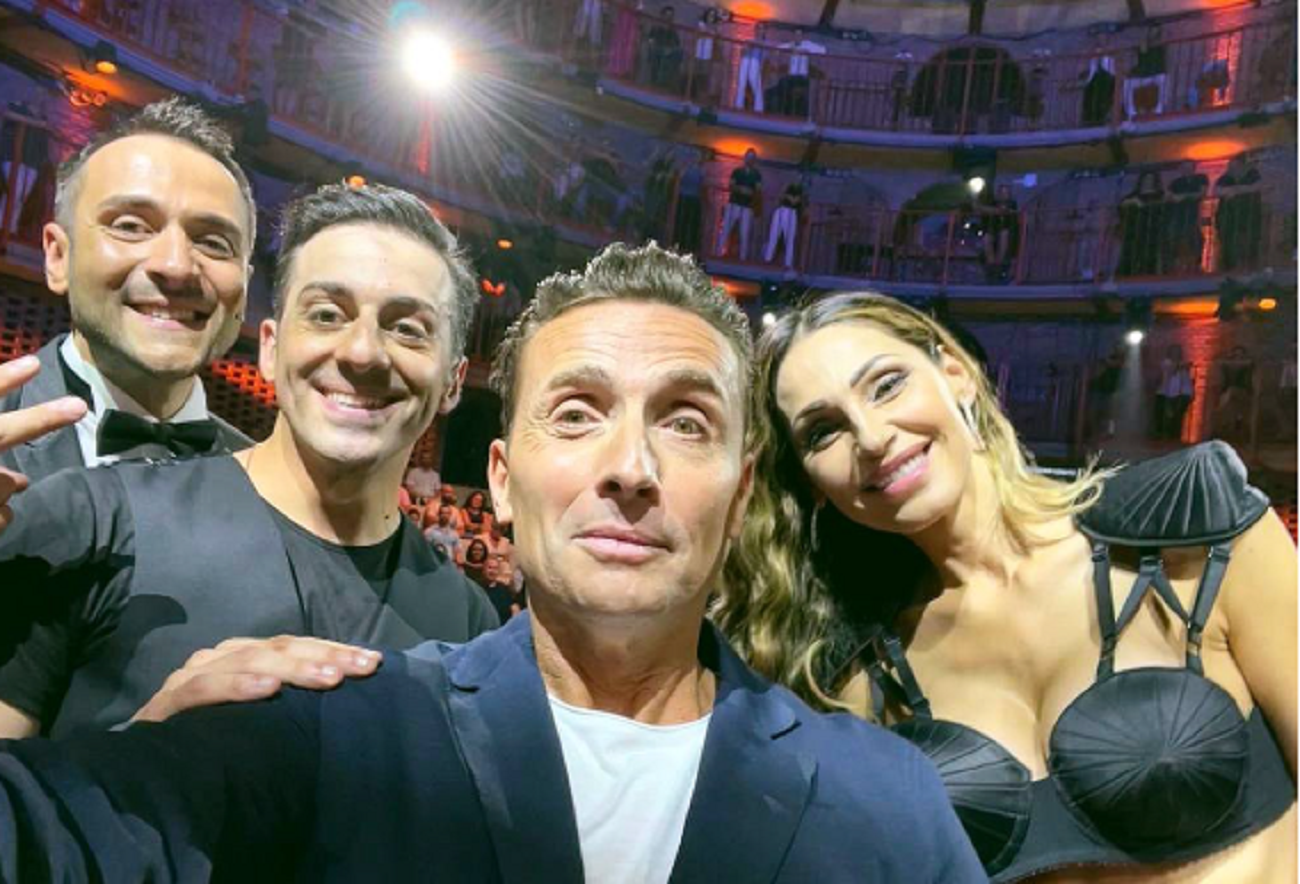 Francesco Cicchella, il suo one man show Cic to Cic è una perla nascosta su Prime Video ma sembra uno show da Rai 1 dei tempi d’oro