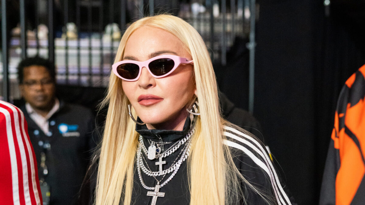 Madonna posticipa il biopic sulla sua vita per un nuovo tour: l’artista regina del pop sceglie di tornare sul palco