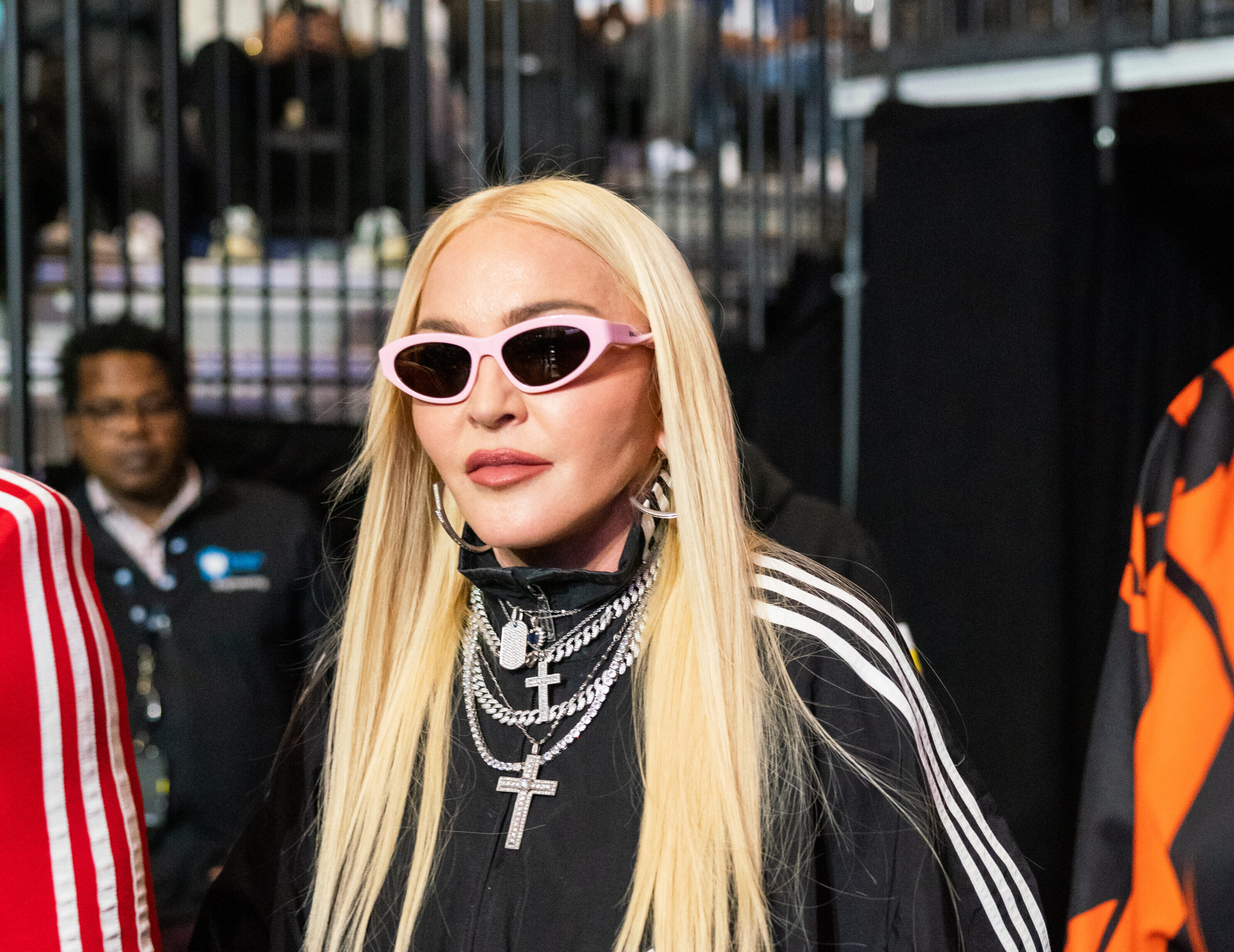 Madonna posticipa il biopic sulla sua vita per un nuovo tour: l’artista regina del pop sceglie di tornare sul palco