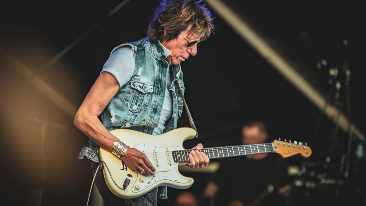 Jeff Beck è morto a 78 anni: l’addio al chitarrista degli amici e colleghi, da Brian May a Johnny Depp