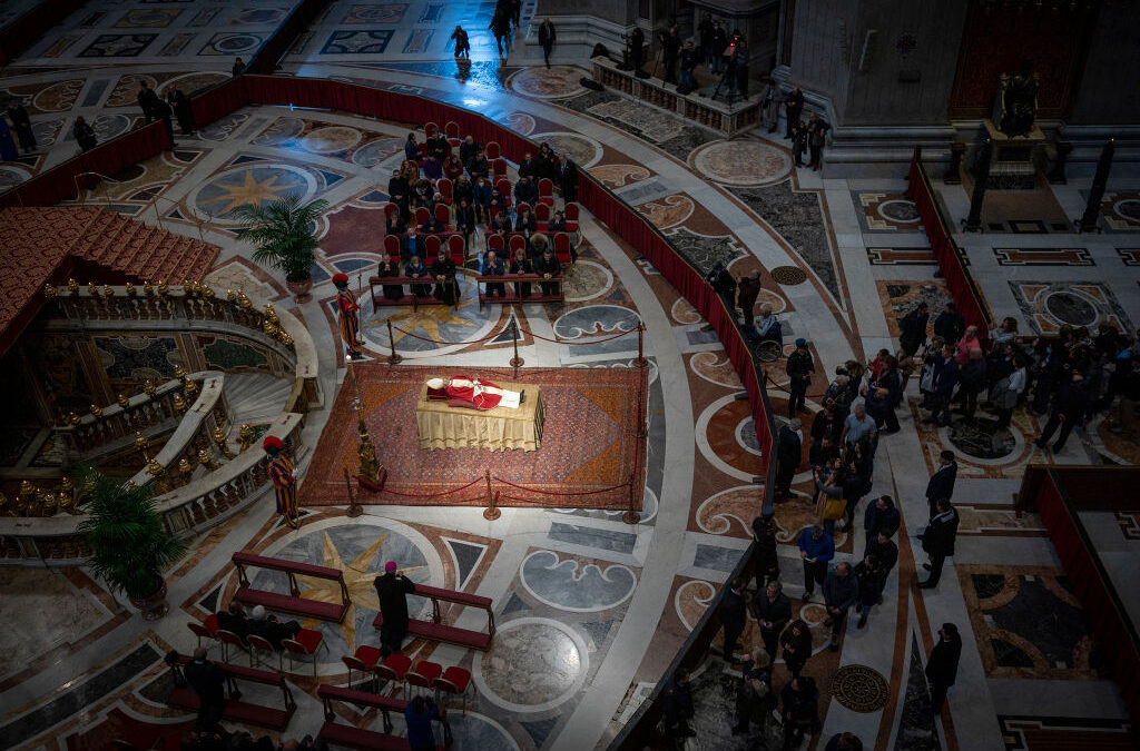 Papa Ratzinger, come seguire i funerali di Benedetto XVI in diretta tv