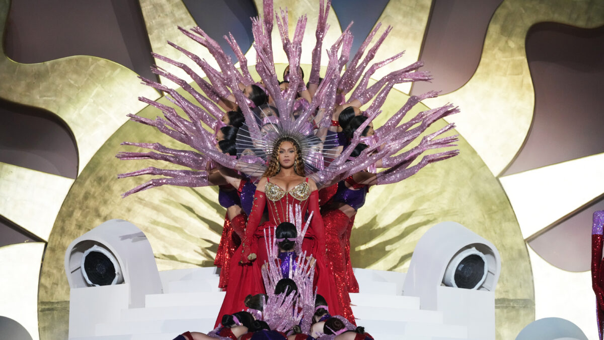Beyoncé a Dubai: la cantante si è esibita in concerto per 24 milioni di dollari (con molte polemiche)