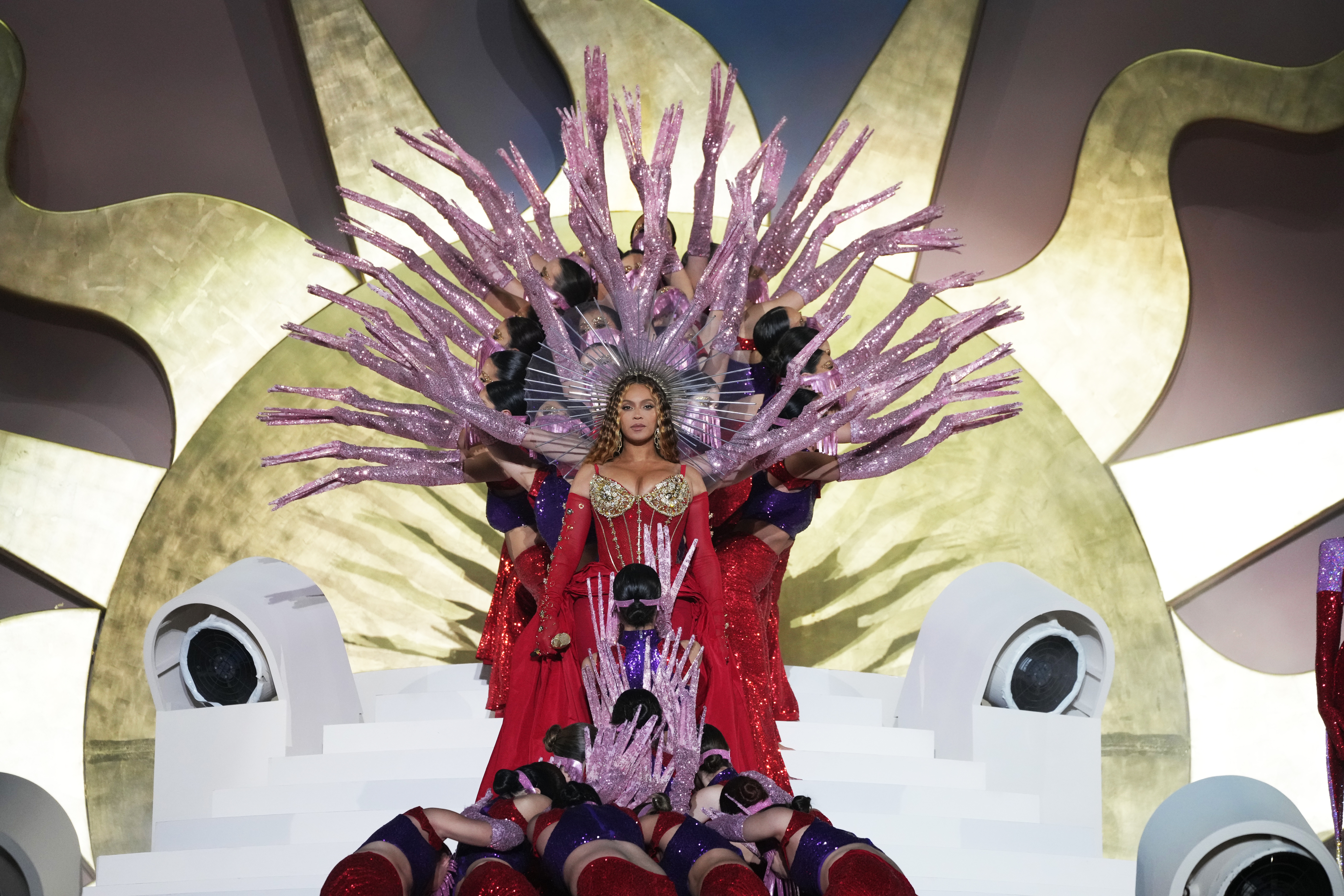Beyoncé a Dubai: la cantante si è esibita in concerto per 24 milioni di dollari (con molte polemiche)