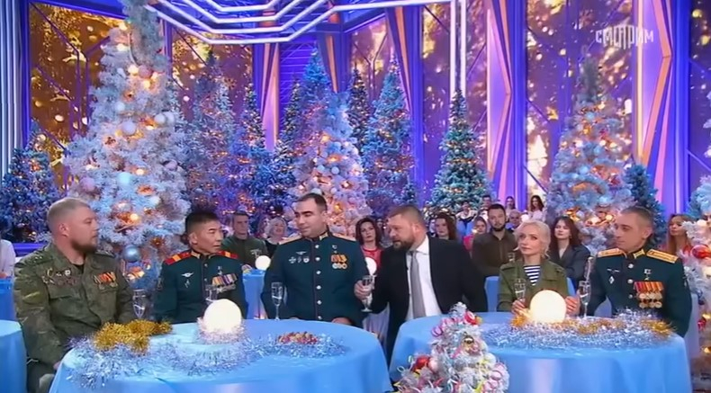 Russia, lo show di Capodanno è un Ciao 2022! senza parodie e con tanta propaganda