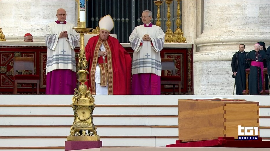 Funerali di Papa Ratzinger, l’addio a Benedetto XVI in tv