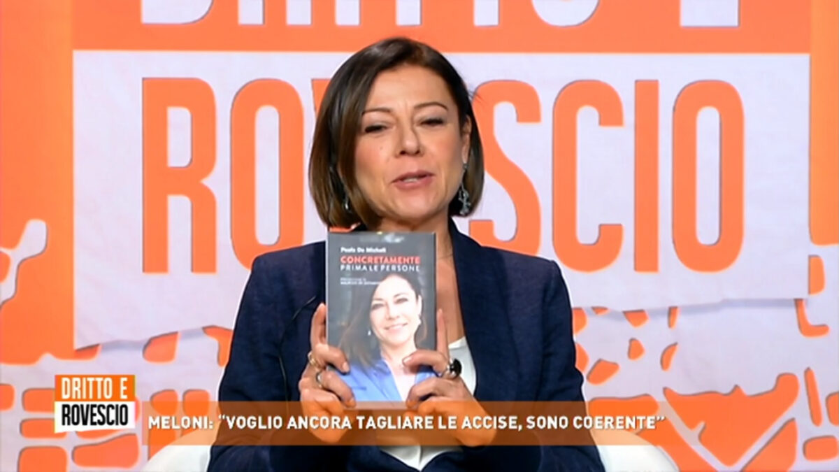 Dritto e rovescio, Paola De Micheli e l’auto-promozione del proprio libro (Video)
