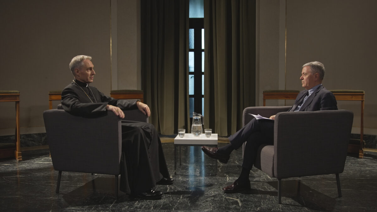 La Scelta, il nuovo programma di Rai 3 debutta con Ezio Mauro, Padre Georg e la rinuncia di Ratzinger