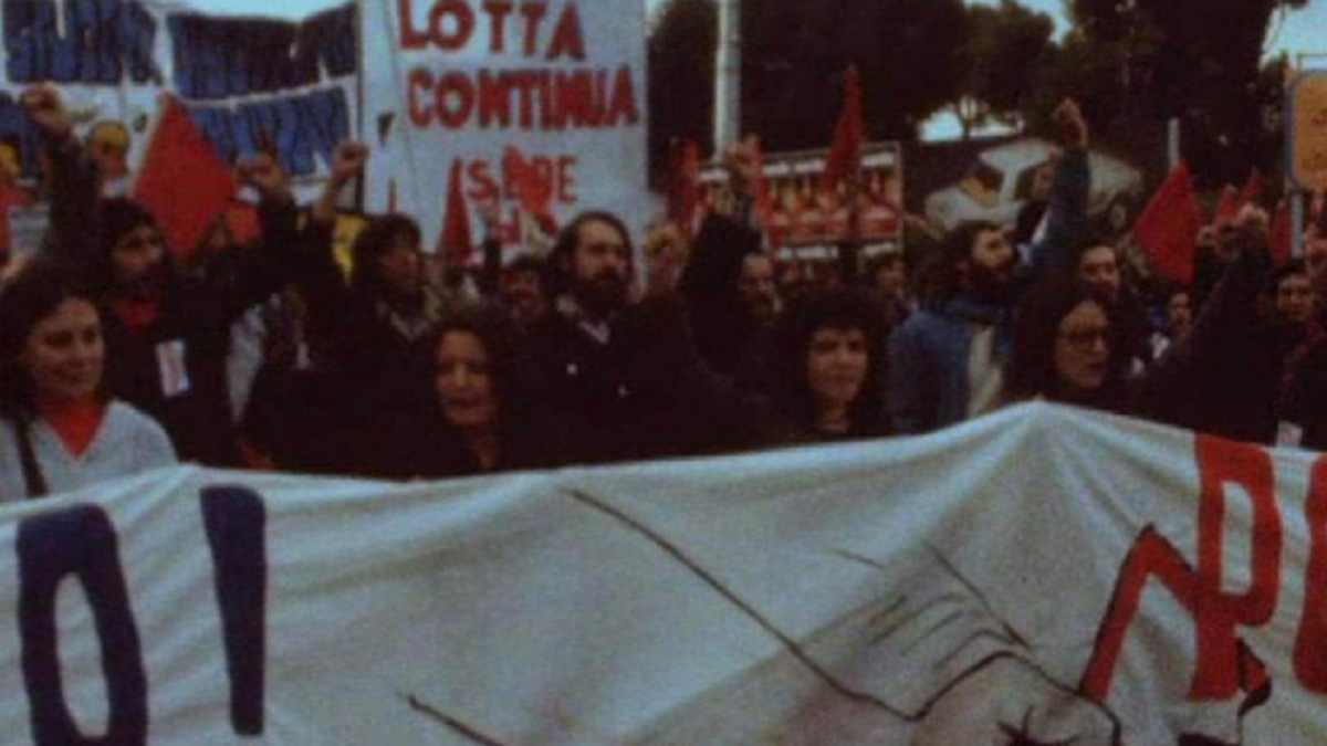 Lotta Continua, su Rai 3 la docuserie dedicata alla nascita e all’evoluzione dell’omonimo movimento politico