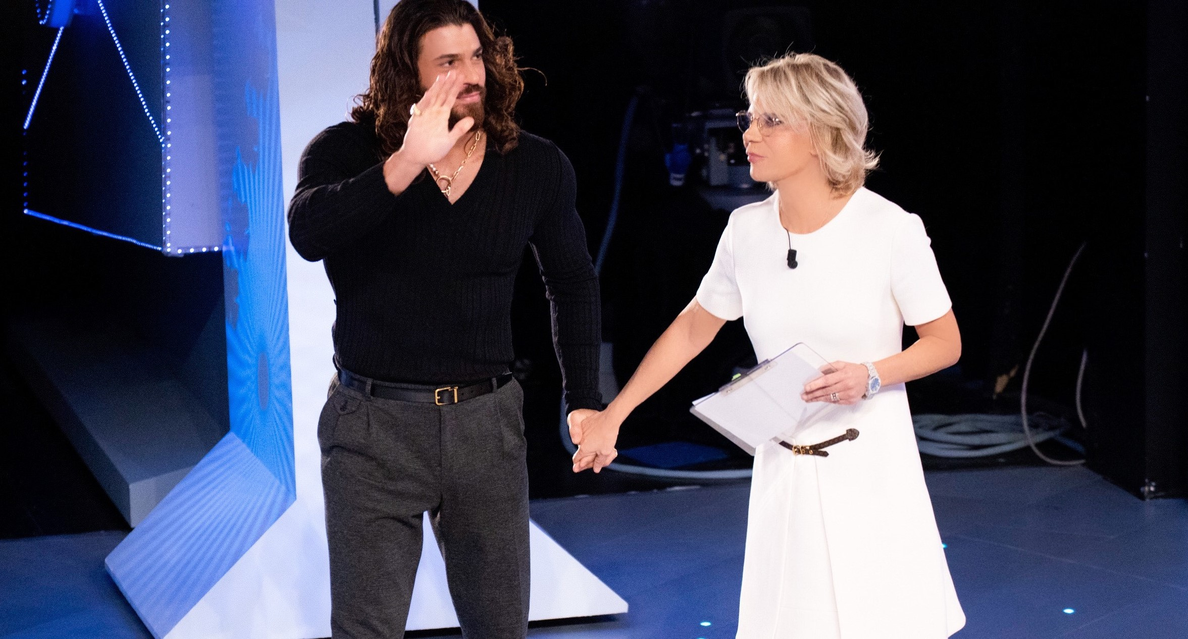Ascolti tv sabato 7 gennaio 2023: C’è Posta per Te riparte da 4,9 mln, Tali e Quali da 3,3 mln; terza Città Segrete
