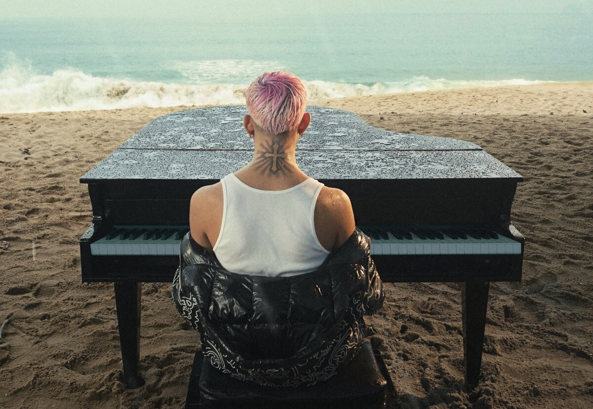 Non piove più, Aka 7even: ascolta la canzone e leggi il testo