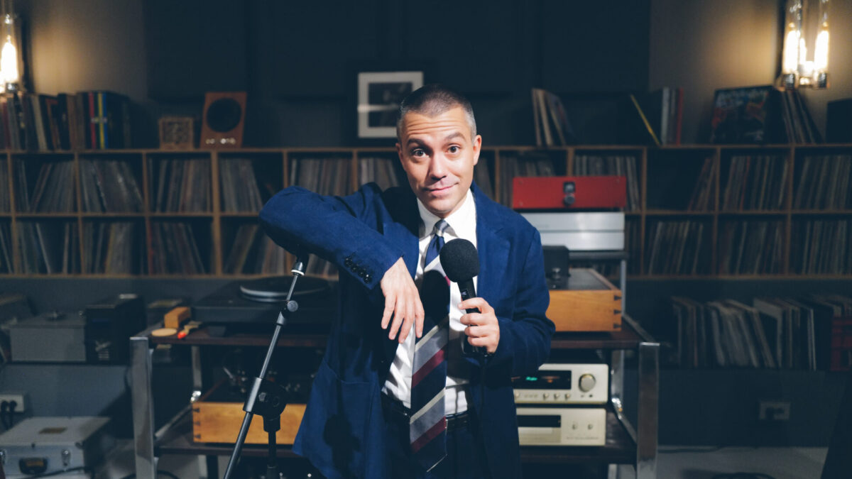 Saverio Raimondo, il comedy album Live at Studio 33 l’ennesima occasione mancata per la tv