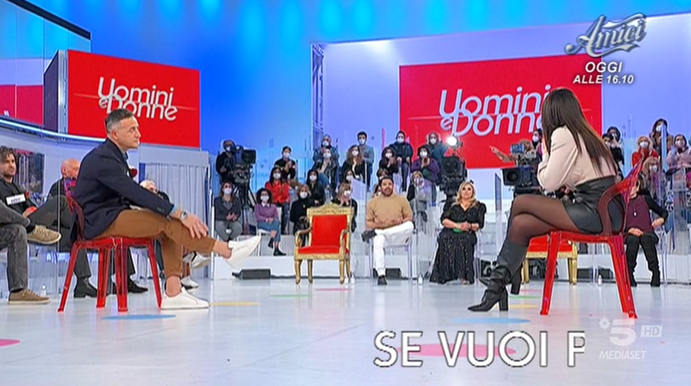 Uomini e Donne, puntata di oggi 31 gennaio 2023: Nicole nuova tronista, lite furiosa tra Carla e Biagio