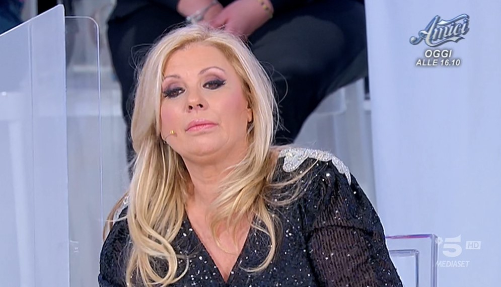 Uomini e Donne, puntata 12 gennaio 2023: Alessandro e Paola chiudono, Gemma continua la conoscenza
