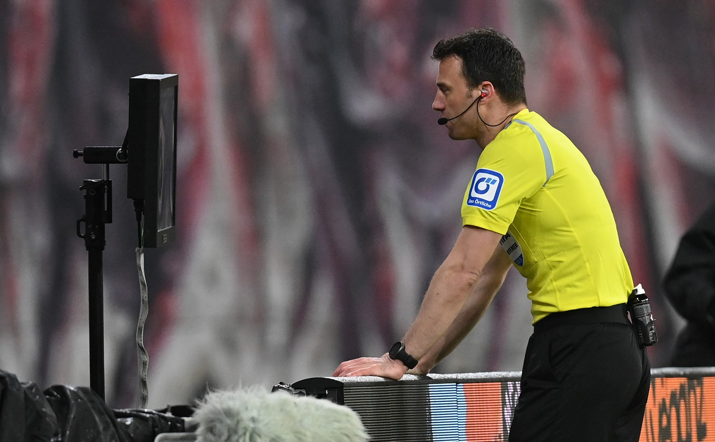 Calcio: dialoghi arbitro-Var in diretta tv, da domani la sperimentazione storica