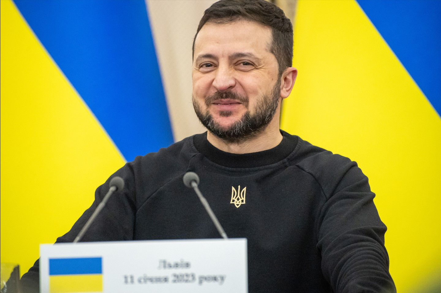 Zelensky a Sanremo non ha senso, ma Amadeus fa bene ad ospitarlo