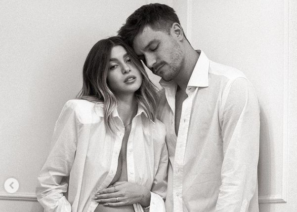 Andrea Zelletta e Natalia Paragoni presto genitori: l’annuncio su Instagram (foto)