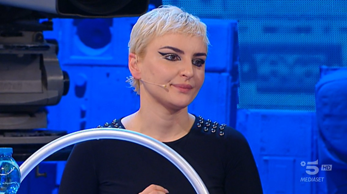 Arisa in lacrime durante lo speciale di Amici 22: “Sono due anni che Amadeus non mi prende a Sanremo…”