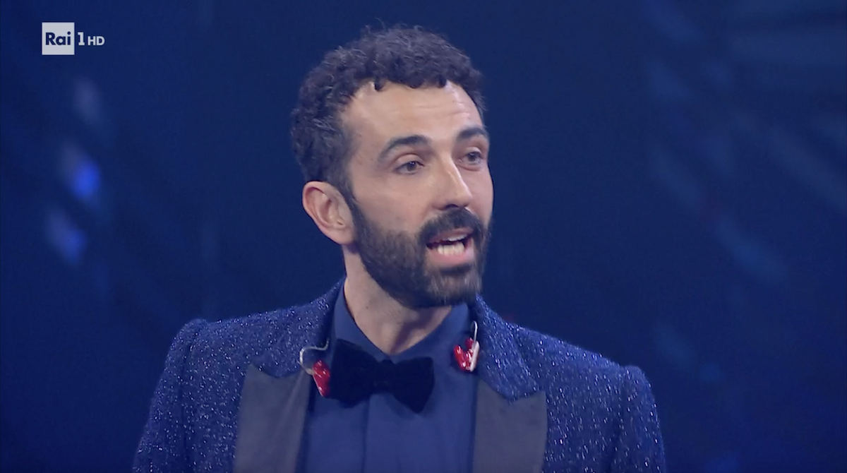 Chi è Bruno, il corista che ha parlato con i Black Eyed Peas a Sanremo 2023?
