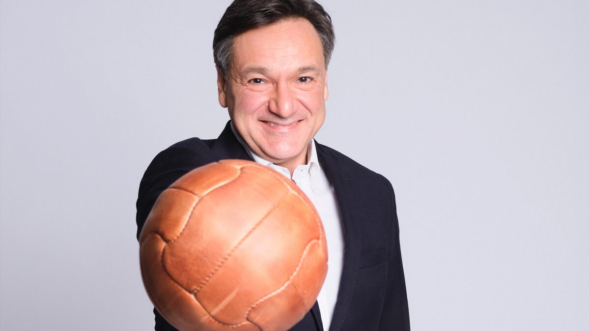 Fabio Caressa a TvBlog: “Io sui social per raccontare storie di calcio e trasmettere valori ai giovani”