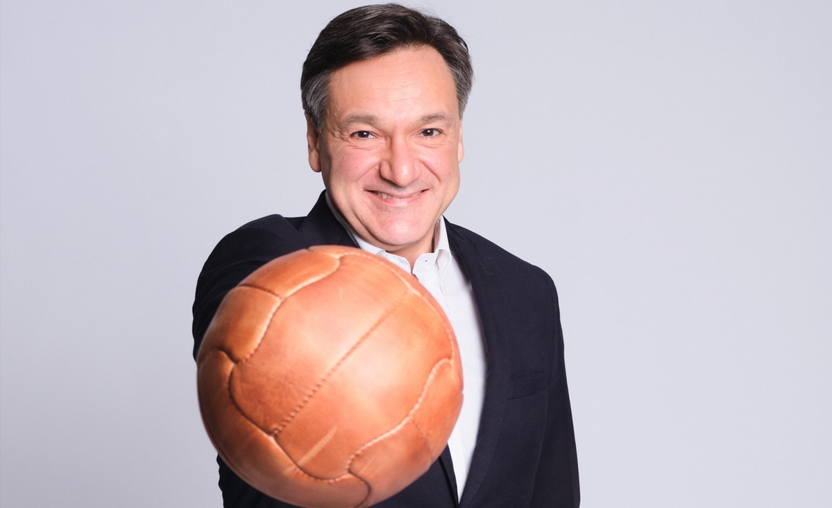 Fabio Caressa a TvBlog: “Io sui social per raccontare storie di calcio e trasmettere valori ai giovani”