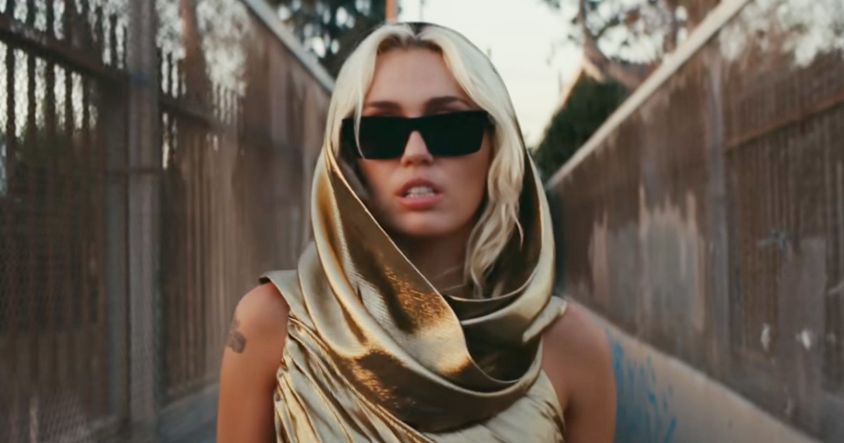 Classifica inglese, album e singoli: Paramore debuttano in vetta, Miley Cyrus sempre prima