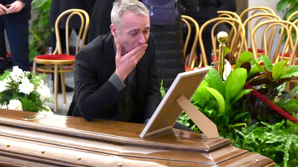 Funerali Maurizio Costanzo, BellaMa’ in onda con puntata registrata e introduzione di Diaco: “Dedicata a lui”