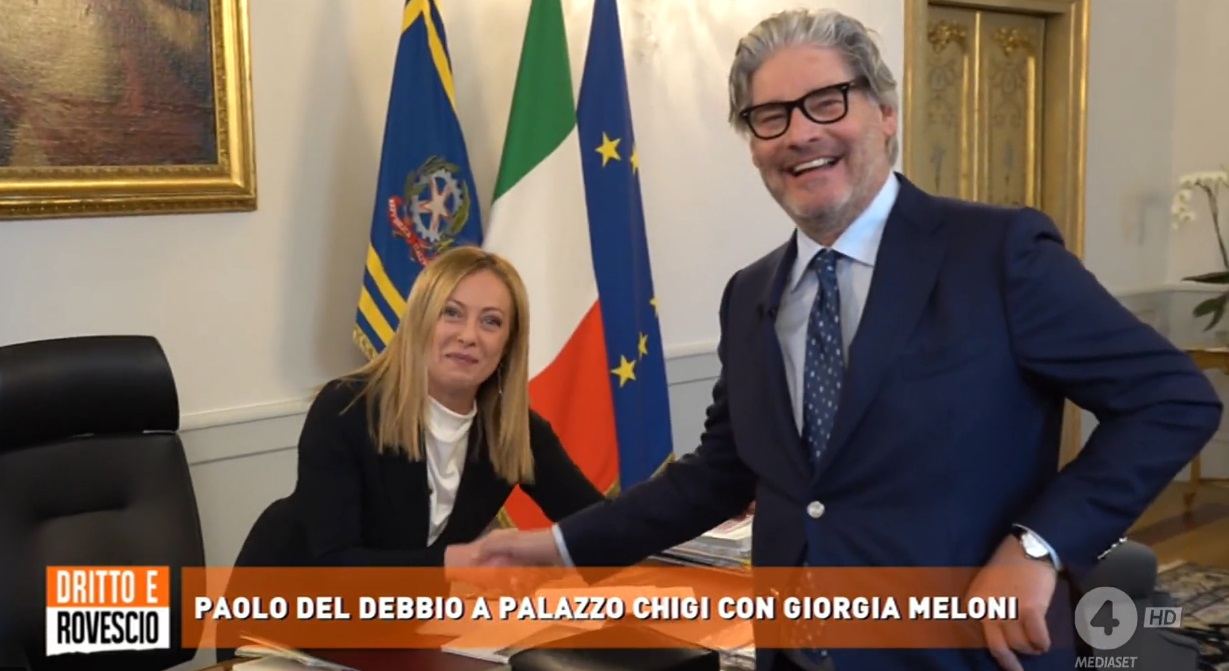 Dritto e rovescio tra auguri e scongiuri. “Il suo programma è il più visto”. E Del Debbio fa le corna (Video)
