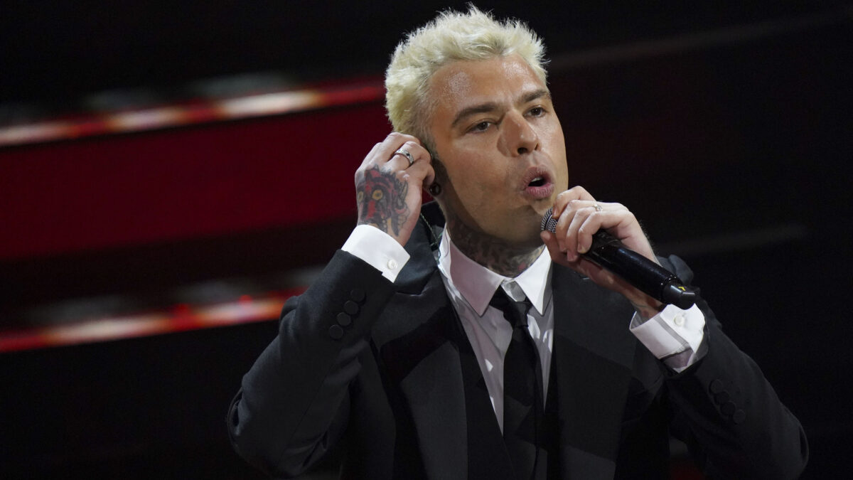 Fedez torna sui social e attacca Mario Giordano: “Cari amici di Fuori dal coro siete la cloaca del giornalismo”