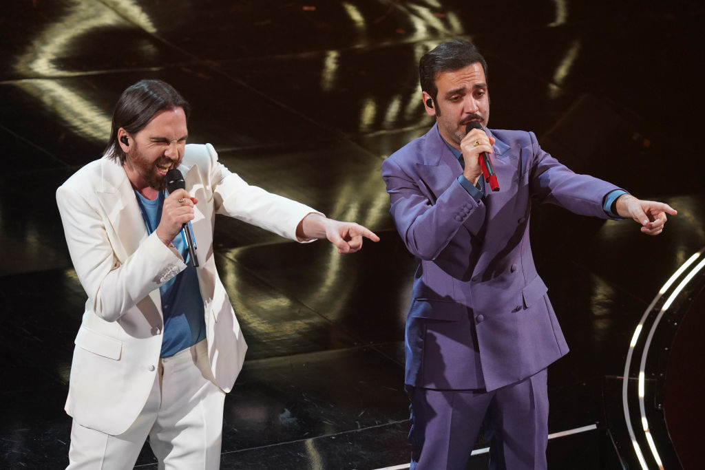 Splash, Colapesce Dimartino: testo, significato e video della canzone di Sanremo 2023