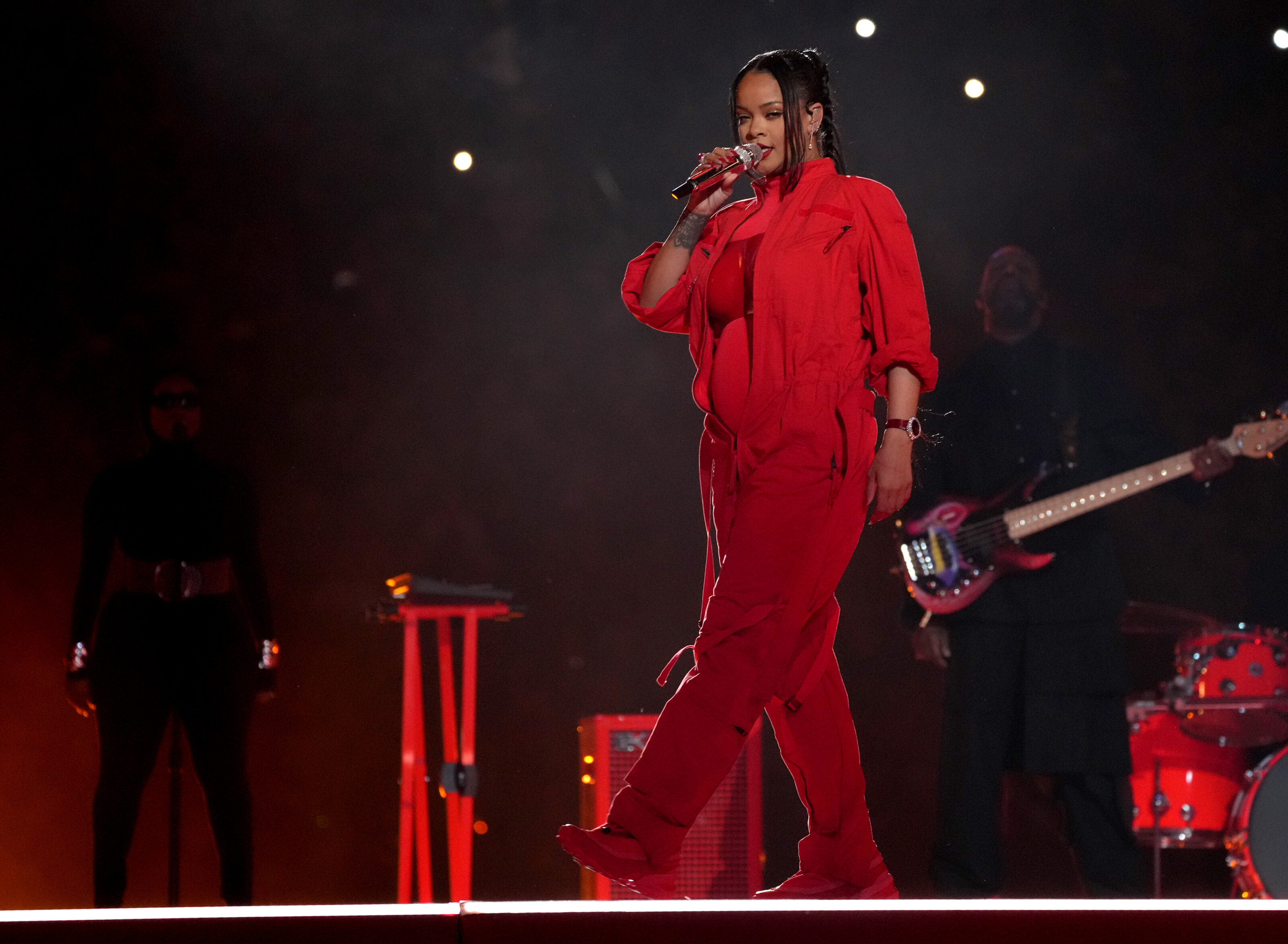 Rihanna è incinta: la conferma dopo l’esibizione al Super Bowl 2023