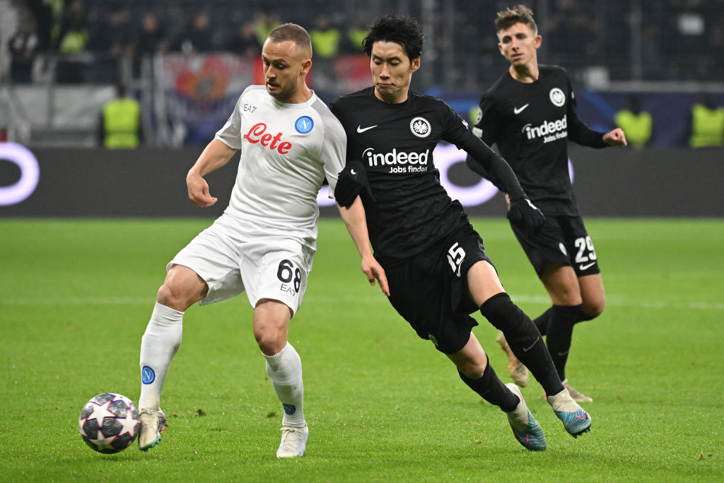 Ascolti tv martedì 21 febbraio 2023: Champions a 4,3 mln (20,2%), Che Dio ci aiuti a 4,2 mln (19,5%), Le Iene a 1,2 (8,2%)