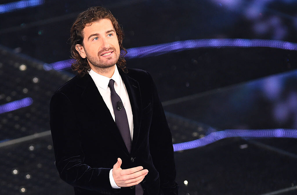 Alessandro Siani a Sanremo 2023 ospite della Terza Serata