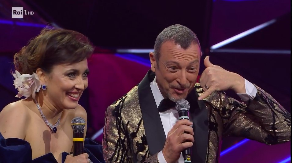 Sanremo 2023, le stranezze della Quarta Serata: Elodie che ruba borse, Grignani e Arisa fanno ‘casino’