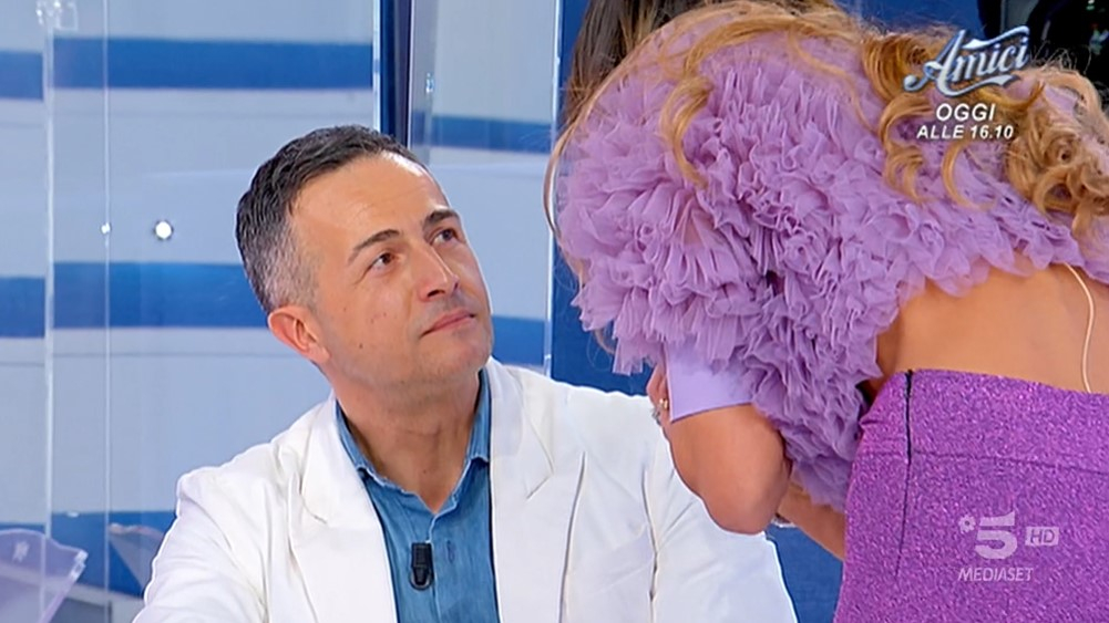Uomini e Donne, è ancora rissa tra Ida e Riccardo: “Vergogna” (video)