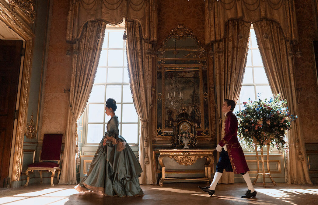 Il Regno di Shondaland incontra il Regno di Bridgerton con La Regina Carlotta, nostalgica e attuale. La recensione