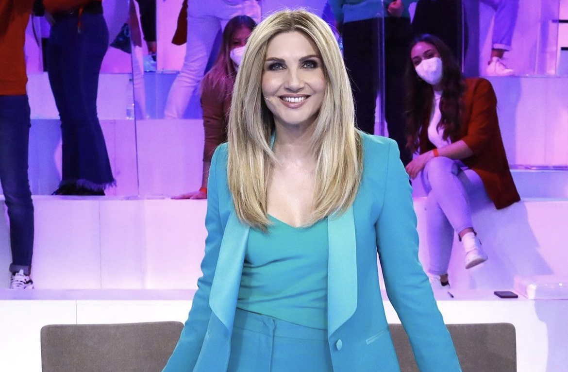 La notte vola, Lorella Cuccarini: testo e significato della canzone (VIDEO)