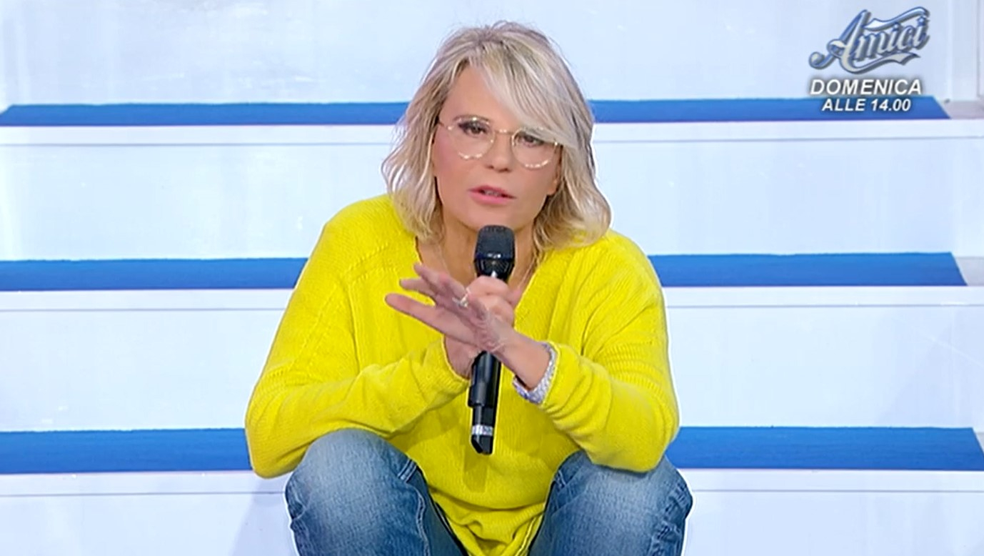 Uomini e Donne, puntata di oggi 8 febbraio 2023: Federico bacia Alice e Carola, Claudio conosce 4 donne, Pamela chiude con Alessandro