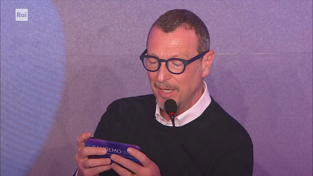 La lettera di Amadeus a Sanremo 2023: “Due vite non bastano a ringraziarti”