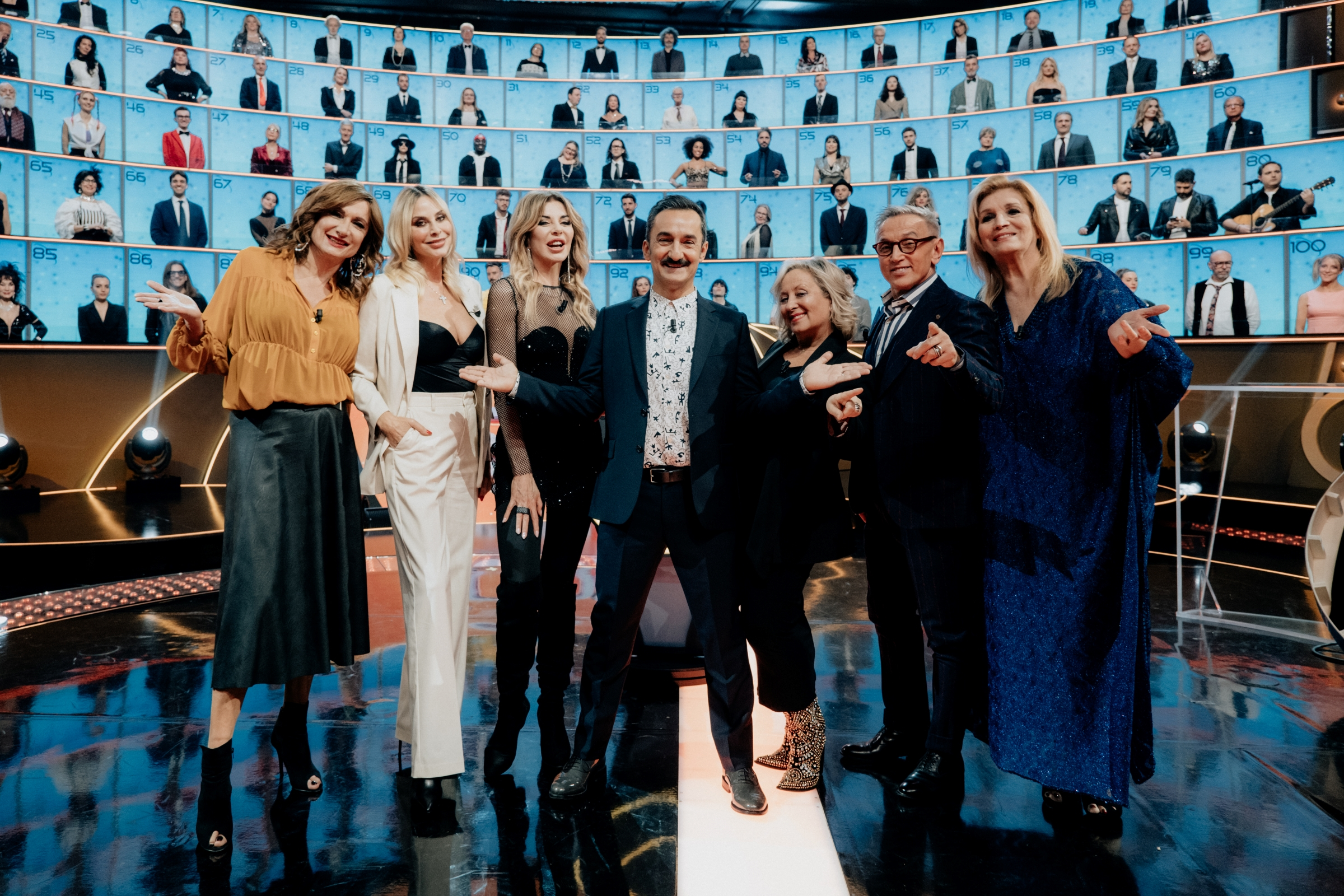 100% Italia Special, debutta questa sera su Tv8 la versione di prima serata del game show di Nicola Savino