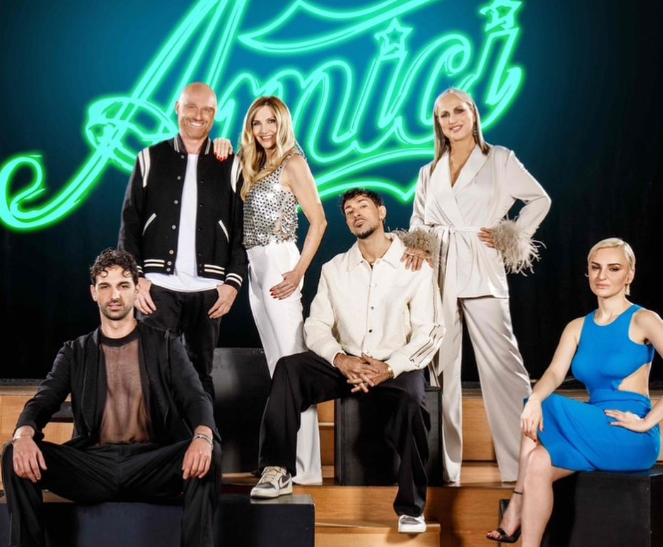 Speciale Amici, oggi 21 aprile 2023 al posto di “Uomini e Donne”, dalle 14.45 su Canale 5