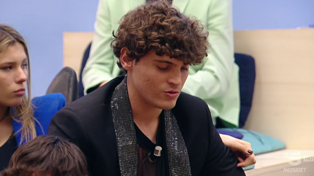 NDG eliminato da Amici 22. E Lorella Cuccarini lo difende replicando alla definizione “imbucato” di Rudy Zerbi