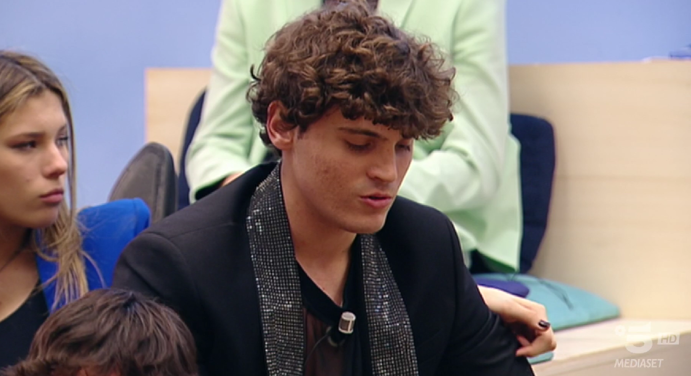 NDG eliminato da Amici 22. E Lorella Cuccarini lo difende replicando alla definizione “imbucato” di Rudy Zerbi