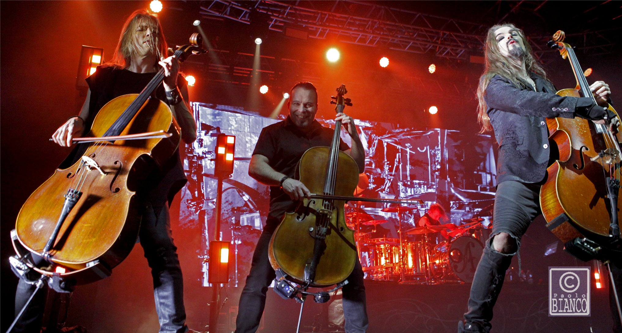 Un concerto epico, ma anche apocalittico: foto e commenti di Apocalyptica ed Epica al Fabrique di Milano, 19 Marzo 2023