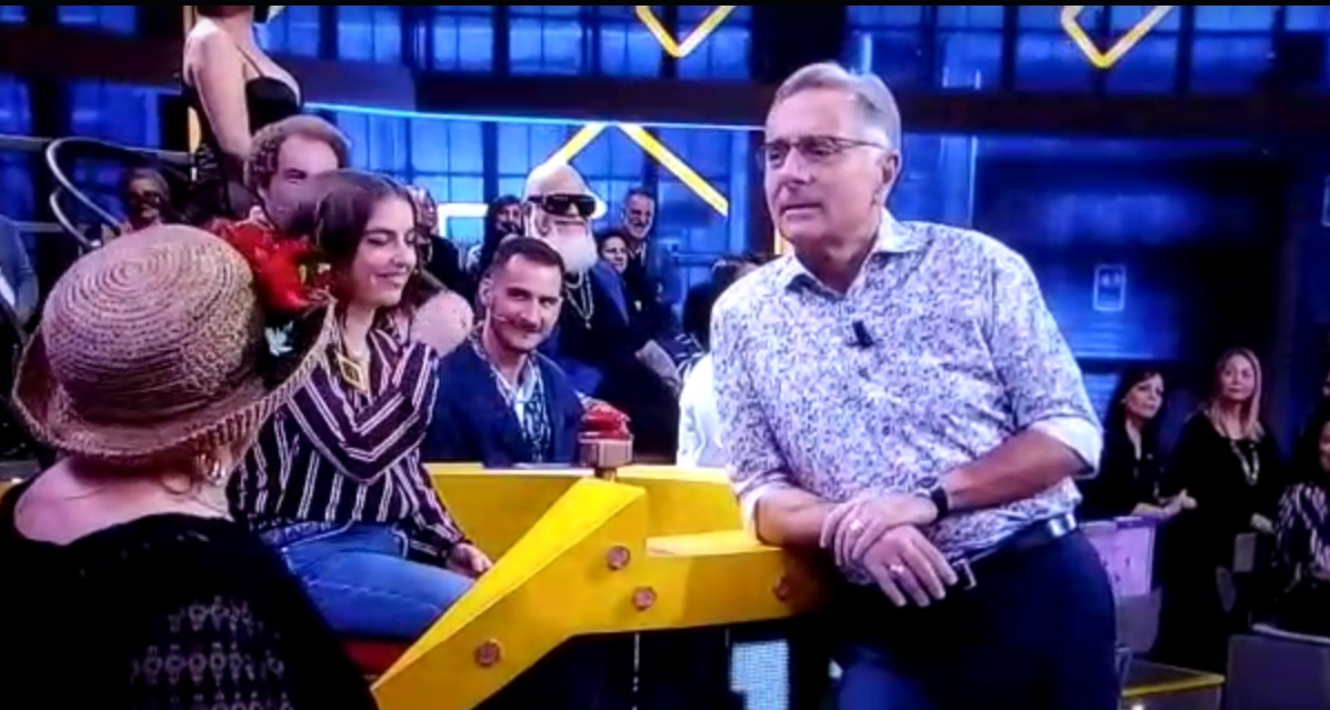 Avanti un altro e il misterioso taglio della barzelletta (Video)