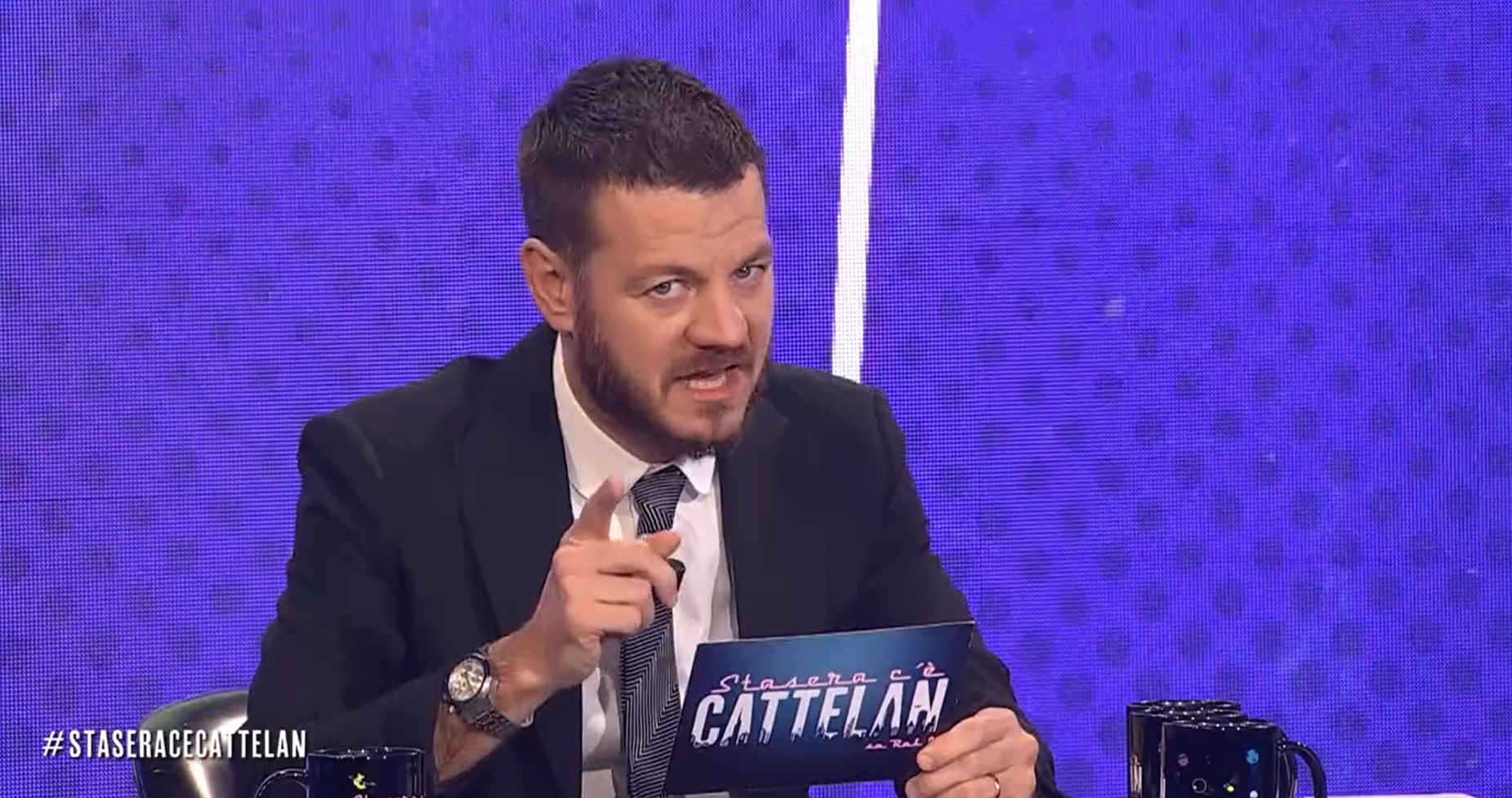 Lo strano caso dei programmi che vivono grazie ai social: ti seduco, ti sfrutto, poi ti “disprezzo”