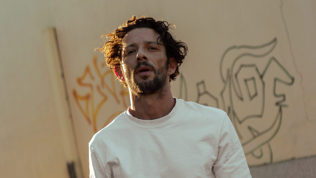 Nesli presenta NESLIVING VOL. 4 – Il Seme Cattivo: “Sarà il mio ultimo album, da ora in poi sarò solo autore per altri”. E Nesli ha ancora molto da dire