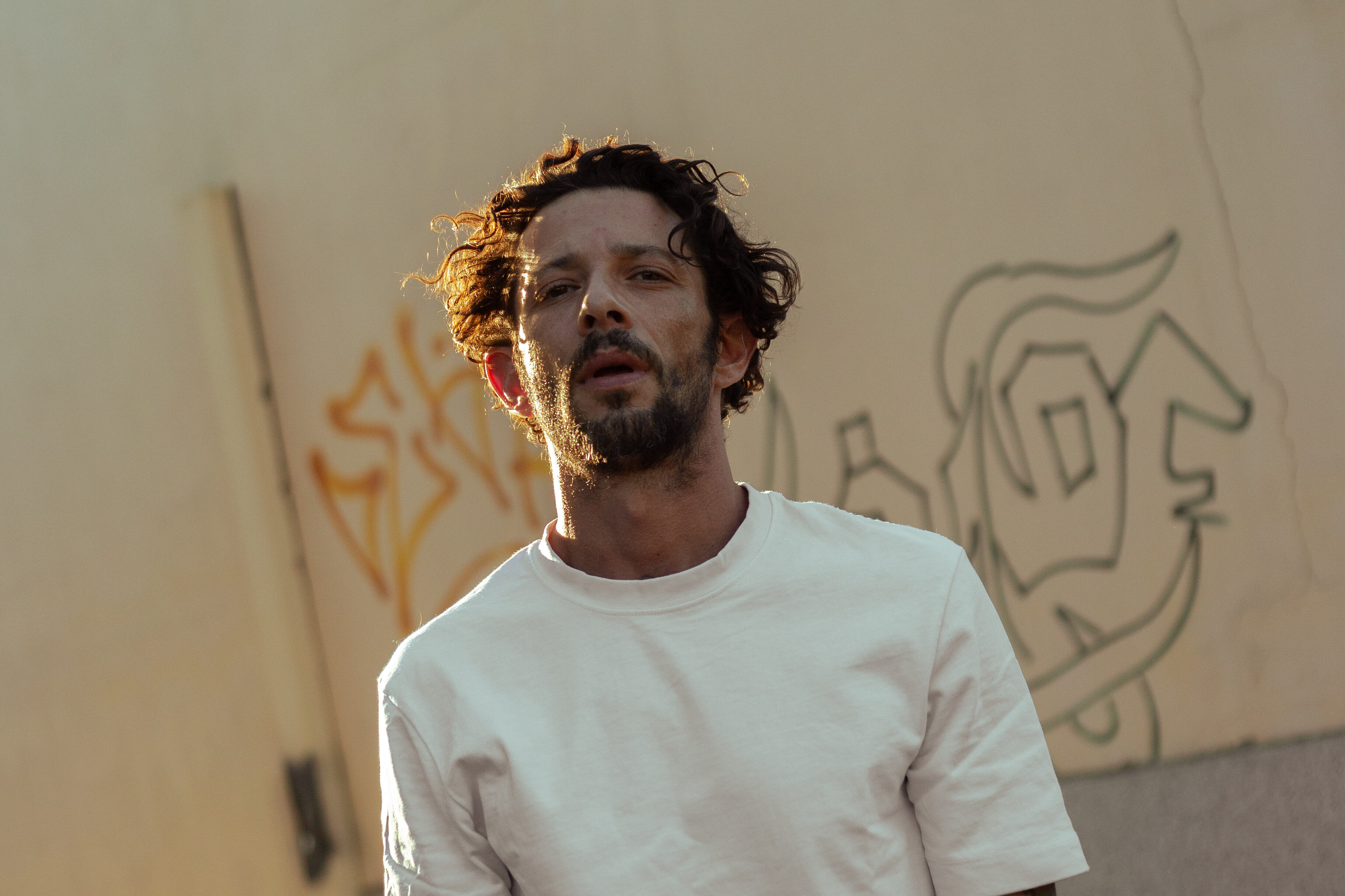 Nesli presenta NESLIVING VOL. 4 – Il Seme Cattivo: “Sarà il mio ultimo album, da ora in poi sarò solo autore per altri”. E Nesli ha ancora molto da dire